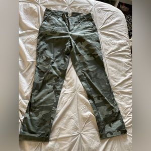 GAP camo kahki size 4